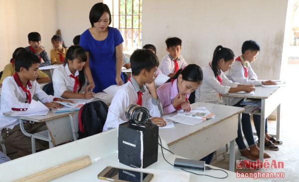 Giờ học Ngoại ngữ của học sinh Trường THCS Thanh Khai (Thanh Chương).