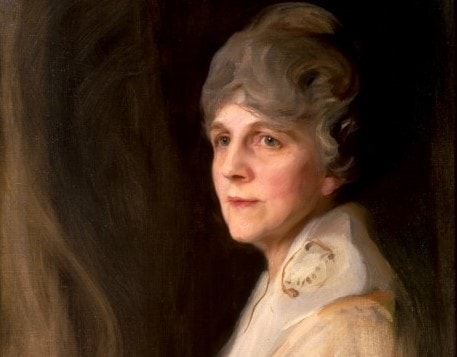 Florence Harding, đệ nhất phu nhân của tổng thống Warren G. Harding, là người đầu tiên thực sự hiểu và cố gắng phát triển truyền thông ở Washington. Bà cũng là người phụ nữ đầu tiên để vận động một cách công khai cho chồng và thường xuyên mời những ngôi sao Hollywood tới Nhà Trắng. Vào Nhà Trắng năm 61 tuổi, bà là người phụ nữ lớn tuổi nhất tính tại thời điểm vào tòa nhà quyền lực này, sau khi thông qua Tu chính án thứ 19, cho phép phụ nữ có quyền bầu cử. Ảnh: whitehousehistory.