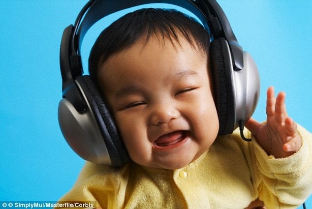 Trẻ em càng được học nhạc sớm, tác động lên phát triển nào càng mạnh mẽ và lâu dài