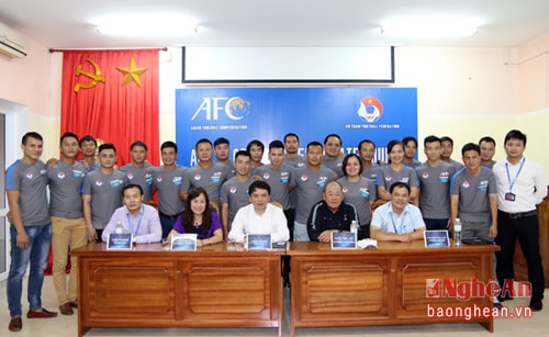 Khóc học HLV chứng chỉ B – AFC có nhiều thành viên của CLB SLNA.