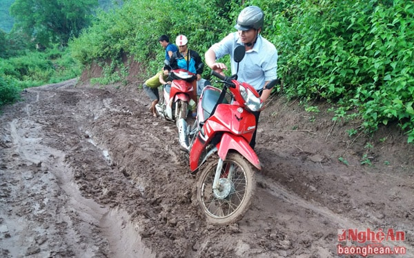 Mỗi ngày cung đường này có gần 100 cán bộ giáo viên của 4 nhà trường như: trường Tiểu học Mường Típ 1, trường Mầm Non Mường Típ, tường tiểu học Mường Ải, và trường Mầm Non xã Mường Ải. Ngoài ra hàng trăm lượt người và phương tiện lưu thông