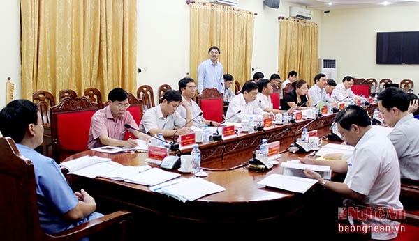 Đại diện các sở, ngành tham gia ý kiến cho phát triển kinh tế, xã hội vùng miền Tây Nghệ An.