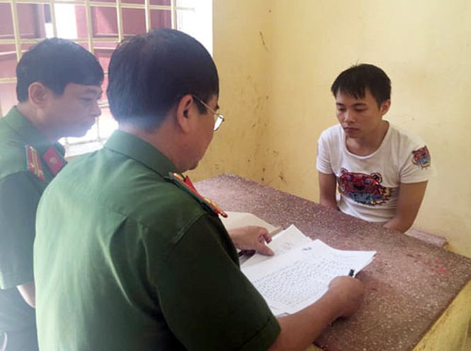 Trương Công Anh và tang vật vụ án - Ảnh do Công an Thanh Hóa cung cấp