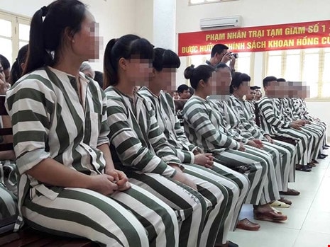  Phạm nhân nữ khi gặp chồng tại phòng riêng phải làm giấy cam kết không mang thai.
