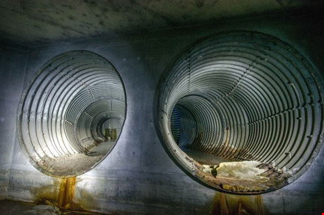 Các đường hầm nạp khí khổng lồ và một hệ thống thông gió tùy chỉnh có bộ lọc bức xạ được sử dụng trong trường hợp xảy ra thảm họa hạt nhân. Ảnh: Mirror