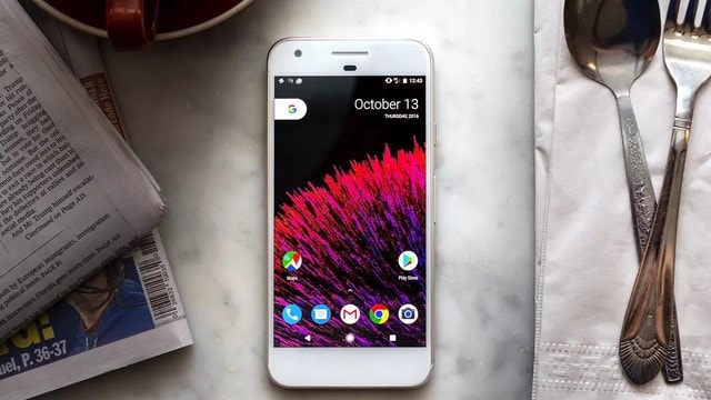 Google Pixel: DxOMark đã chấm điểm số cao nhất từ trước đến nay cho Pixel, vượt qua cả iPhone 7. Máy được trang bị camera sau 12,3MP với khẩu độ f2.0, sử dụng cơ chế lấy nét theo pha và lấy nét bằng laser. Camera có tốc độ nhanh từ khởi động cho đến chụp và xử lý ảnh nhưng vẫn đảm bảo chất lượng ảnh tốt trong nhiều điều kiện.  