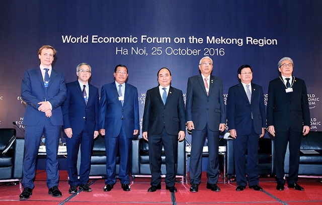 Thủ tướng Nguyễn Xuân Phúc và lãnh đạo một số nước Mekong, đại diện WEF, các DN tại phiên khai mạc hội nghị: Ảnh VGP