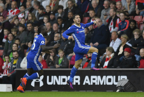 Hazard đang bay cao cùng với Chelsea. Ảnh: Reuters.