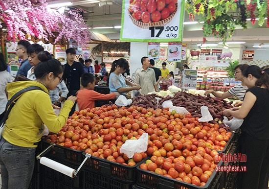 Tại siêu thị, quầy hàng thực phẩm sức mua các loại thực phẩm tươi sống, rau củ đều tăng lên