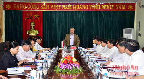 Đồng chí Trần Quốc Vượng phát biểu tại cuộc làm việc.