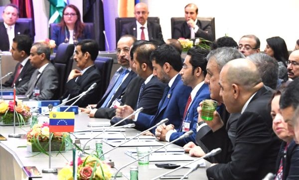 Cuộc họp các quan chức OPEC và các nước ngoài OPEC đã không thể đạt đượcbất kỳ thỏa thuận hay cam kết giảm sản lượng nào. Ảnh: Reuters