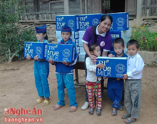 Qua những thông tin và nỗ lực vận động của chị, nhiều tổ chức, cá nhân đã gửi quà lên giúp đỡ trẻ em Mai Sơn.