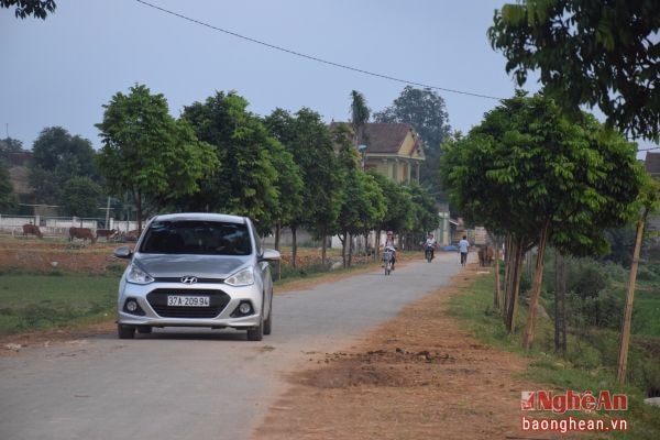 Đường vào trung tâm xã  Thanh Lương ( Thanh Chương) được nâng cấp theo tiêu chí nông thôn mới
