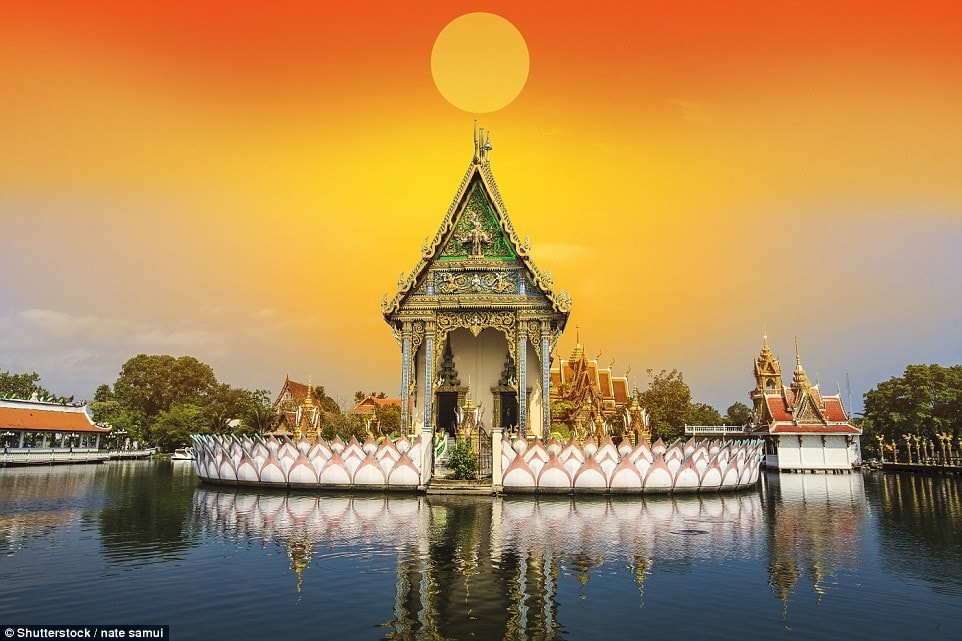 Ngôi chùa Phật giáo tinh xảo này là một phần của quần thể đền chùa ở đảo Samui, Thái Lan. 
