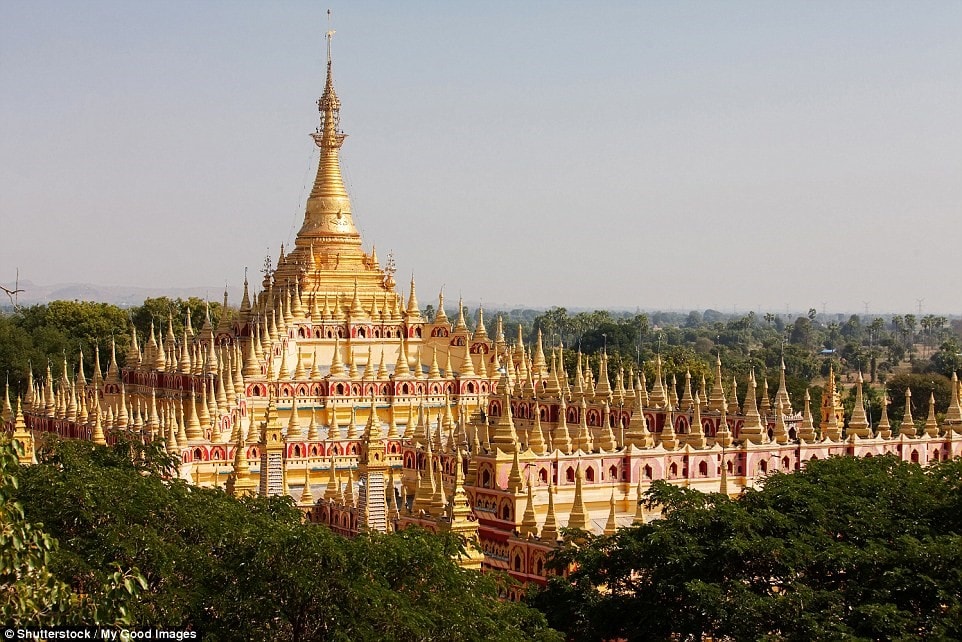 Quần thể chùa Thambuddhei Paya, Monywa, Myanmar được xây dựng năm 1303, và tôn tạo năm 1939. 