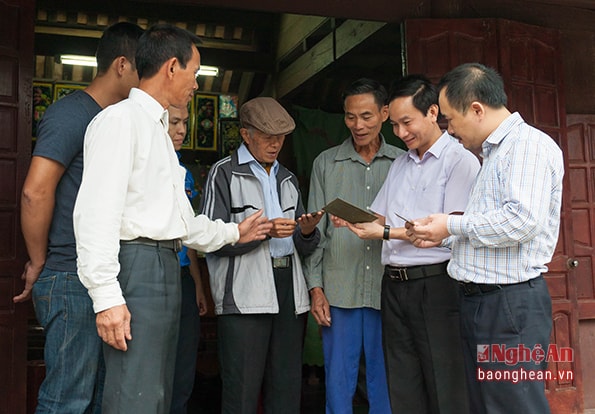 Gia đình ông Trần Văn Sâm đã tặng cho báo kỷ vật là những bản kẽm để in ra Báo Nghệ An trong những năm 1968- 1969