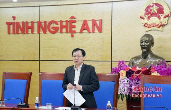 Đồng chí Đinh Viết Hồng - Phó Chủ tịch UBND tỉnh, Phó trưởng ban Thường trực chỉ đạo NTM chủ trì hội nghị. 