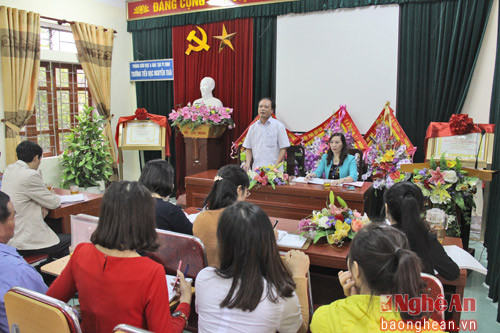 Đoàn khảo sát làm việc với Trường Tiểu học Nguyễn Trãi.