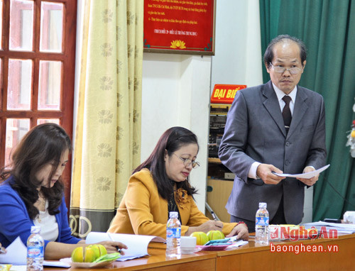 Thầy Võ Hoàng Ngọc - Hiệu trưởng Trường THCS Lê Lợi phát biểu tại cuộc làm việc.