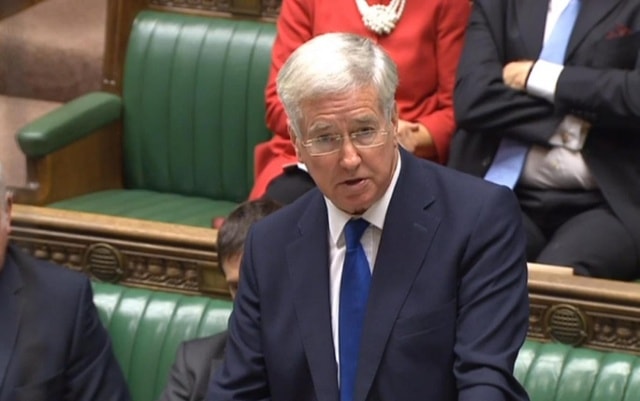 Bộ trưởng Quốc phòng Anh Michael Fallon phát biểu tại Hạ viện Anh trong tháng này. Ảnh: PA
