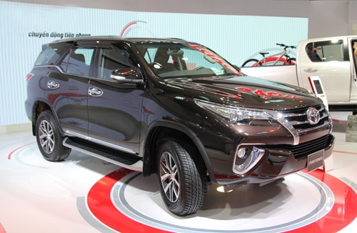 Toyota Fortuner mới.