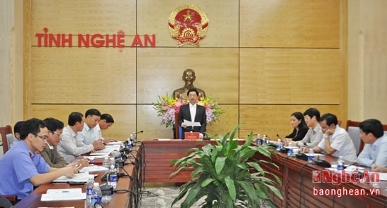 Đồng chí Nguyễn Xuân Sơn - Phó Bí thư Thường trực Tỉnh ủy, Chủ tịch HĐND tỉnh chủ trì cuộc họp.