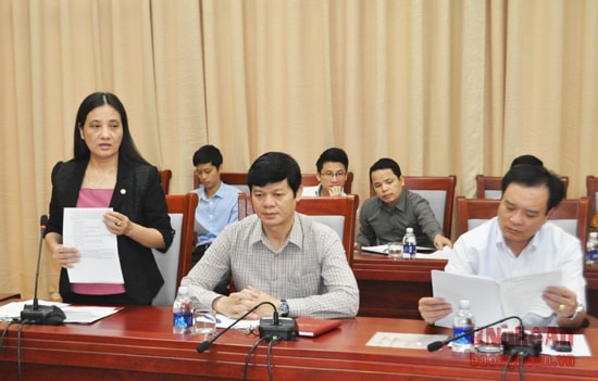 Đồng chí Cao Thị Hiền - Ủy viên Ban Thường vụ Tỉnh ủy, Phó Chủ tịch HĐND tỉnh cho rằng cần quan tâm báo cáo giải quyết kiến nghị của cử tri có chất lượng.