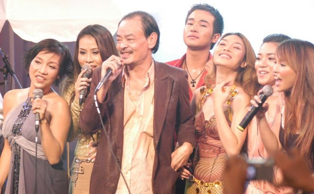 Nhạc sĩ Thanh Tùng từng nhiều lần đứng trên sân khấu và hát ca khúc 
