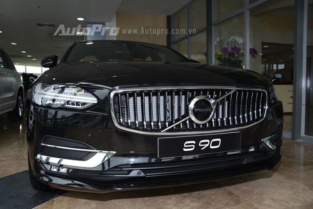 Volvo S90 2017, đối thủ  Mercedes-Benz E-Class, chốt giá 2,7 tỷ Đồng ở Việt Nam - Ảnh 4.