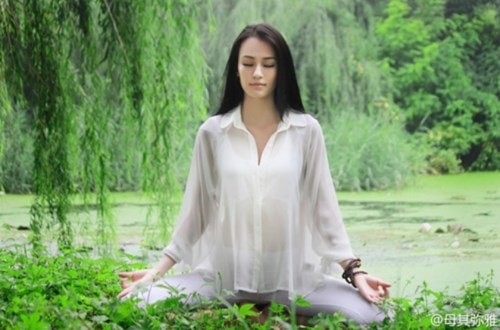Cô yêu thích tập luyện giữa cảnh thiên nhiên với không khí trong lành. Cảnh quan hữu tình truyền cảm hứng cho cô tập luyện thường xuyên.