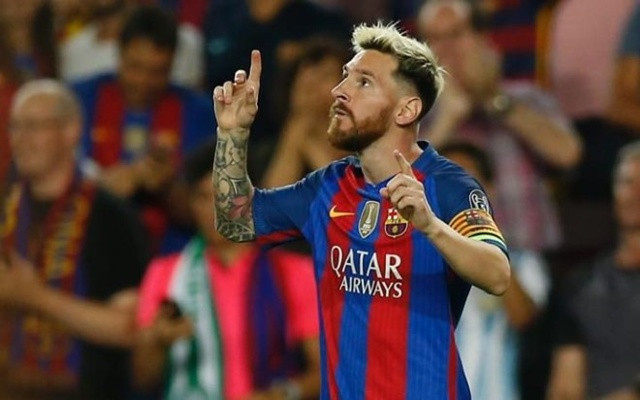 2. Lionel Messi/Barcelona (336.000 bảng/tuần, sau thuế): Cầu thủ người Argentina vẫn còn hai năm hợp đồng với Barcelona. Theo nhiều nguồn tin uy tín, ban lãnh đạo Barca sẽ sớm đưa ra một bản hợp đồng mới nhằm trói chân chủ nhân của 5 Quả bóng vàng FIFA.