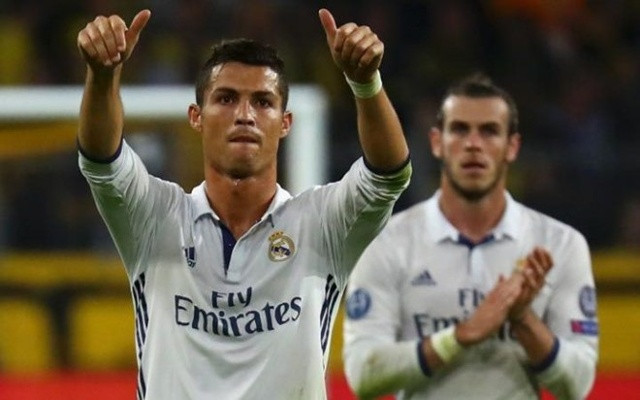 3. Ronaldo/Real Madrid (288.000 bảng/tuần, sau thuế): Nhiều tờ báo đưa tin đề nghị gia hạn hợp đồng của Ronaldo đã bị Real thẳng thừng từ chối. Mặc dù vậy, CR7 lúc này vẫn là một trong những cầu thủ quan trọng nhất ở sân Bernabeu.