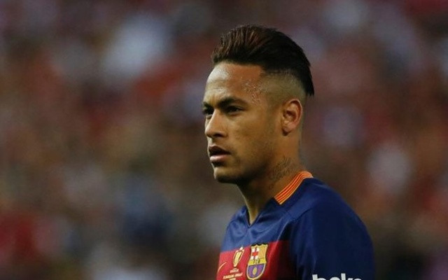 7. Neymar/Barcelona (270.000 bảng/tuần): Với việc đặt bút kí vào bản hợp đồng 5 năm với đội bóng chủ sân Nou Camp, Neymar đã trở thành cầu thủ hưởng lương cao thứ hai tại Barcelona. Theo đó, hiệu lực ràng buộc giữa Neymar và Barca sẽ kéo dài tới ngày 30/6/2021. 