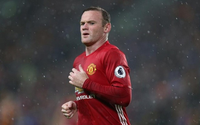 8. Wayne Rooney/Man United (260.000 bảng/tuần): Đội trưởng của MU đã đánh mất vị trí chính thức trong đội hình Quỷ đỏ dưới thời tân huấn luyện viên Jose Mourinho. Nhiều tờ báo khẳng định các đại gia từ Chinese Super League sẵn sàng trải thảm đỏ rước Rooney về với mức lương lên tới 500.000 bảng/tuần.
