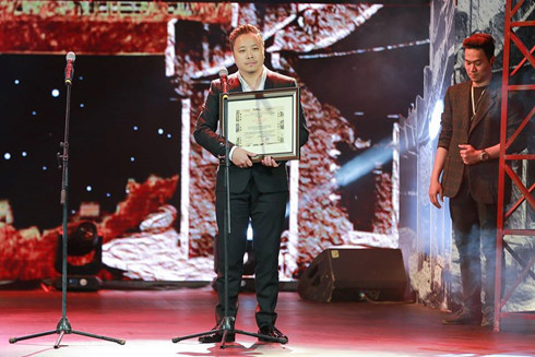 Đạo diễn Victor Vũ nhận giải đặc biệt cho bộ phim 