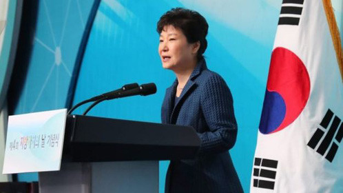 Tổng thống Park Geun-hye đang phải đối mặt với nhiều sức ép dư luận.
