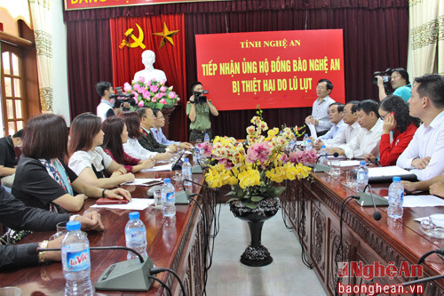 Đoàn công tác kiều bào Việt Nam tại CHLB Đức làm việc với đại diện lãnh đạo tỉnh Nghệ An.