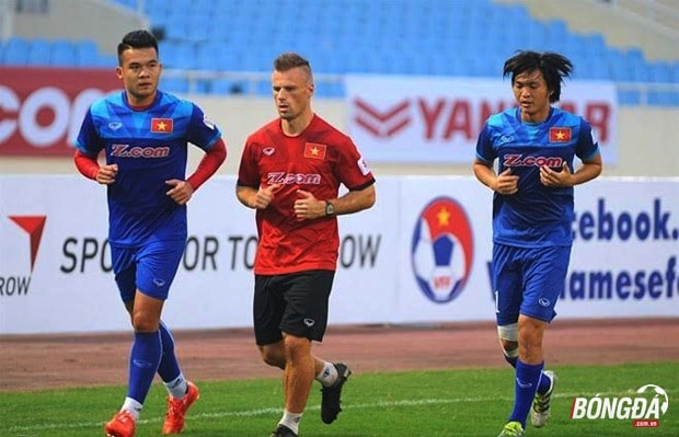 Tuấn Anh, Hoàng Thịnh phải tập riêng theo giáo án của HLV thể lực người Đức. Ảnh: Thanh Chương.