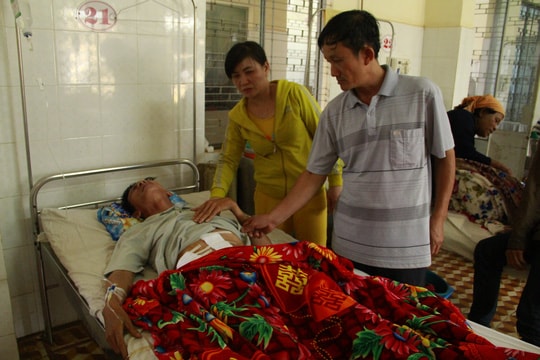 Ông Ngọc lúc đang điều trị tại Bệnh viện Đa khoa tỉnh Đắk Lắk