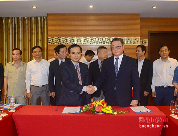Ký kết Bản ghi nhớ thỏa thuận (MoA) giữa tỉnh Nghệ An với tập đoàn TKV Holdings của Hàn Quốc.