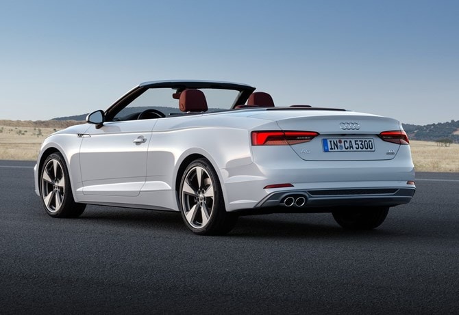 Audi A5 Cabriolet 2018 có khả năng đóng/mở mui ở vận tốc 50 km/giờ.