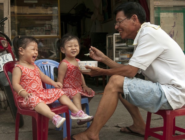 Hãy ăn ngoan nào các thiên thần của cha.