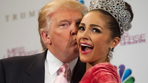 khoanh-khac-donald-trump-vui-dua-ben-cac-hoa-hau-3