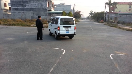  Luyện tập kỹ năng lùi ở bãi rộng.