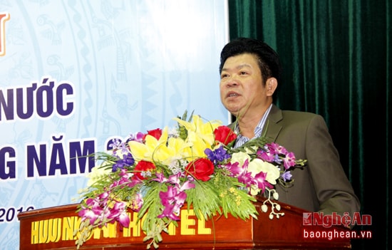 Ông Võ Minh Đức - Chánh văn phòng Ban ATGT tỉnh thông tin tình hình ATGT giao thông trên địa bàn.
