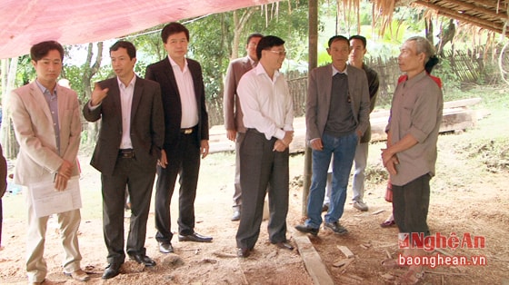 Đồng chí Phó Bí thư Tỉnh ủy dự lễ khởi công xây dựng nhà đại đoàn kết cho gia đình ông Vi Văn Minh