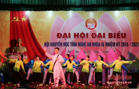 Chương trình văn nghề chào mừng đại hội của học sinh Trường THPT Lê Viết Thuật