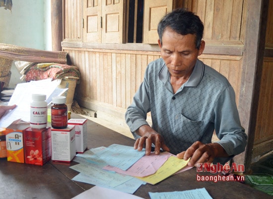 Ông Hùng Xuân Nghệ (Thanh Sơn, Thanh Chương) vét hết số tiền tích cóp bao năm nay được 150 triệu đồng và đổ vào hết đa cấp của công ty Liên minh Tiêu dùng Việt Nam để nhận về những hộp thực phẩm chức năng như thế này. (Ảnh tư liệu)
