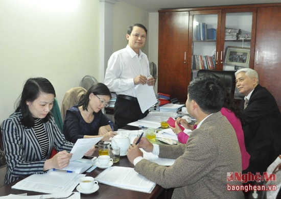 Ông Trần Đình Toàn - Phó trưởng ban Pháp chế HĐND tỉnh phát biểu tại cuộc làm việc.