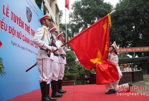 Tuyên thệ thành lập Tiểu đội nữ Cảnh sát đặc nhiệm, Phòng Cảnh sát cơ động Công an tỉnh Nghệ An.